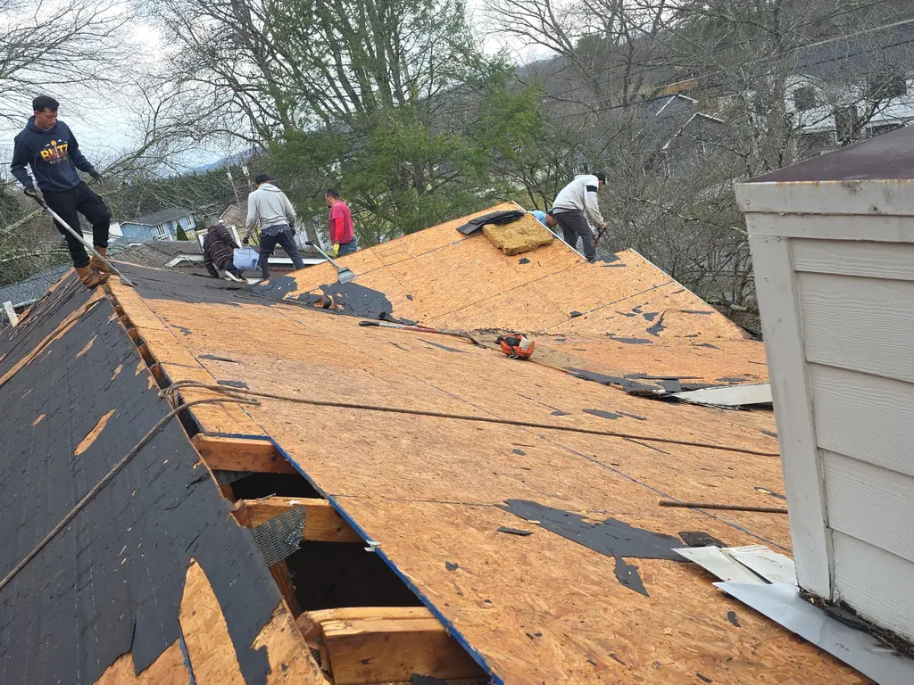Roof replacement on a residential home near Maryville, Tennessee